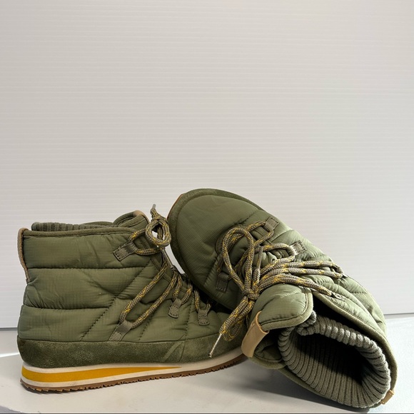 Teva Ember Lace Puffer Puffy Slipper Boots Shoes sz 6 women’s. - Picture 1 of 7